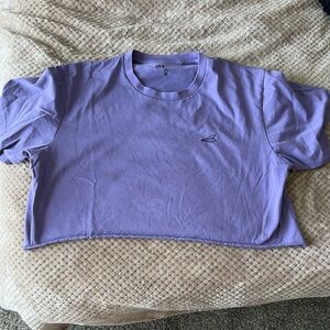 Uniqlo Cropped Graphic Tee